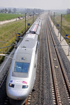 Tento vlak TGV překonal v březnu rychlostní rekord.